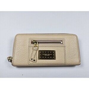 Samantha Thavasa Petit Choice Full Size Long Wallet